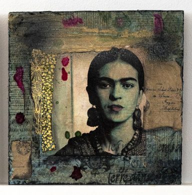 "Frida in Grün". 30 x 30 cm. Papier, Gips und Tinte auf Karton.